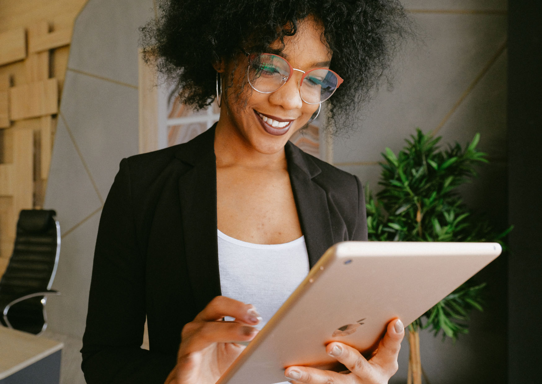 woman with tablet